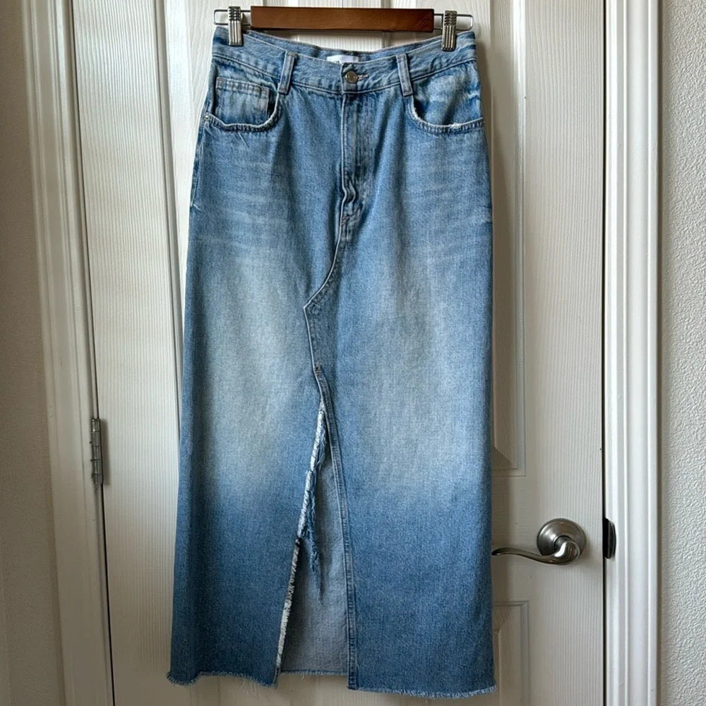 Zara Mid waist Denim Distressed Raw Hem Jeans Midi Skirt XS